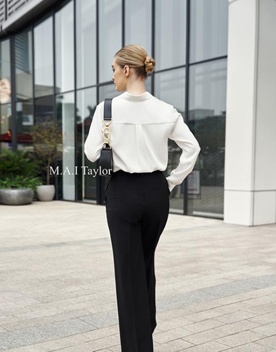 Set áo sơ mi trắng phối quần âu đen – Tối giản mà cuốn hút
