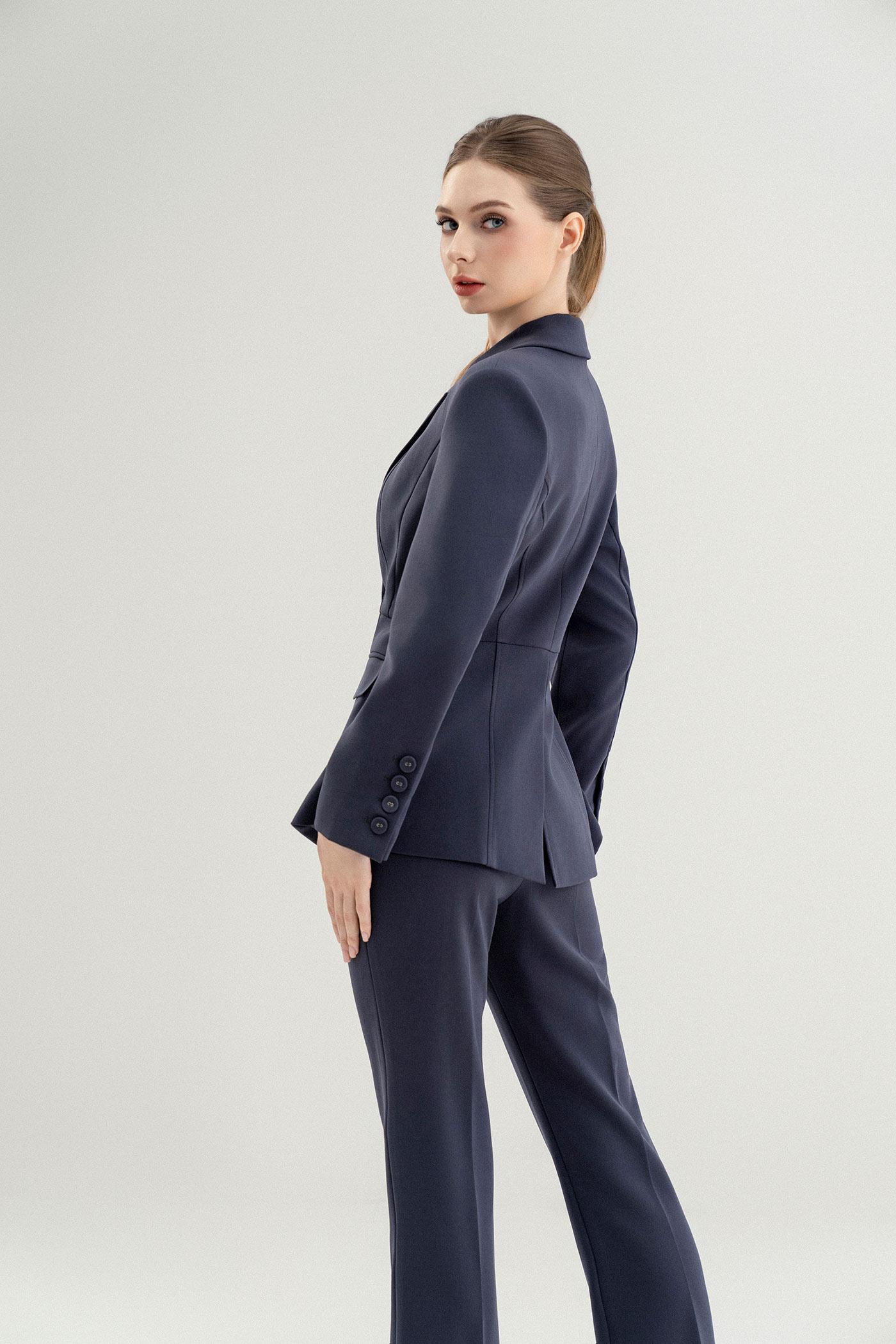 Bộ Suit Nữ Blazer Dáng Ôm & Quần Ống Loe – Xám Khói