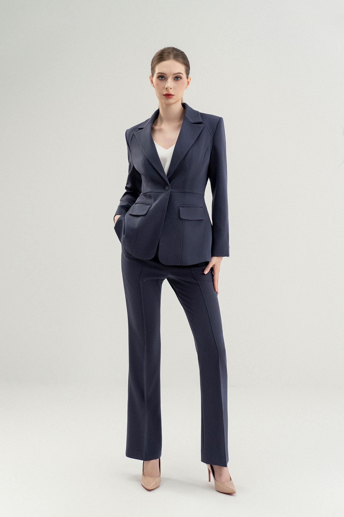 Bộ Suit Nữ Blazer Dáng Ôm & Quần Ống Loe – Xám Khói