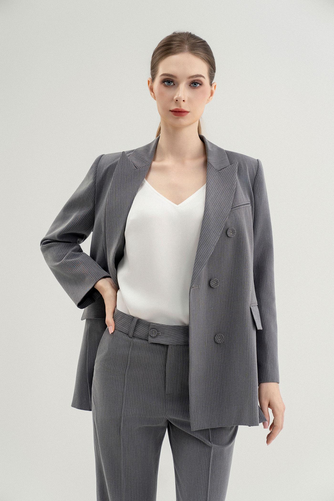 Bộ Suit Nữ Blazer Hai Hàng Khuy & Quần Suông Kẻ Sọc – Xám Pinstripe