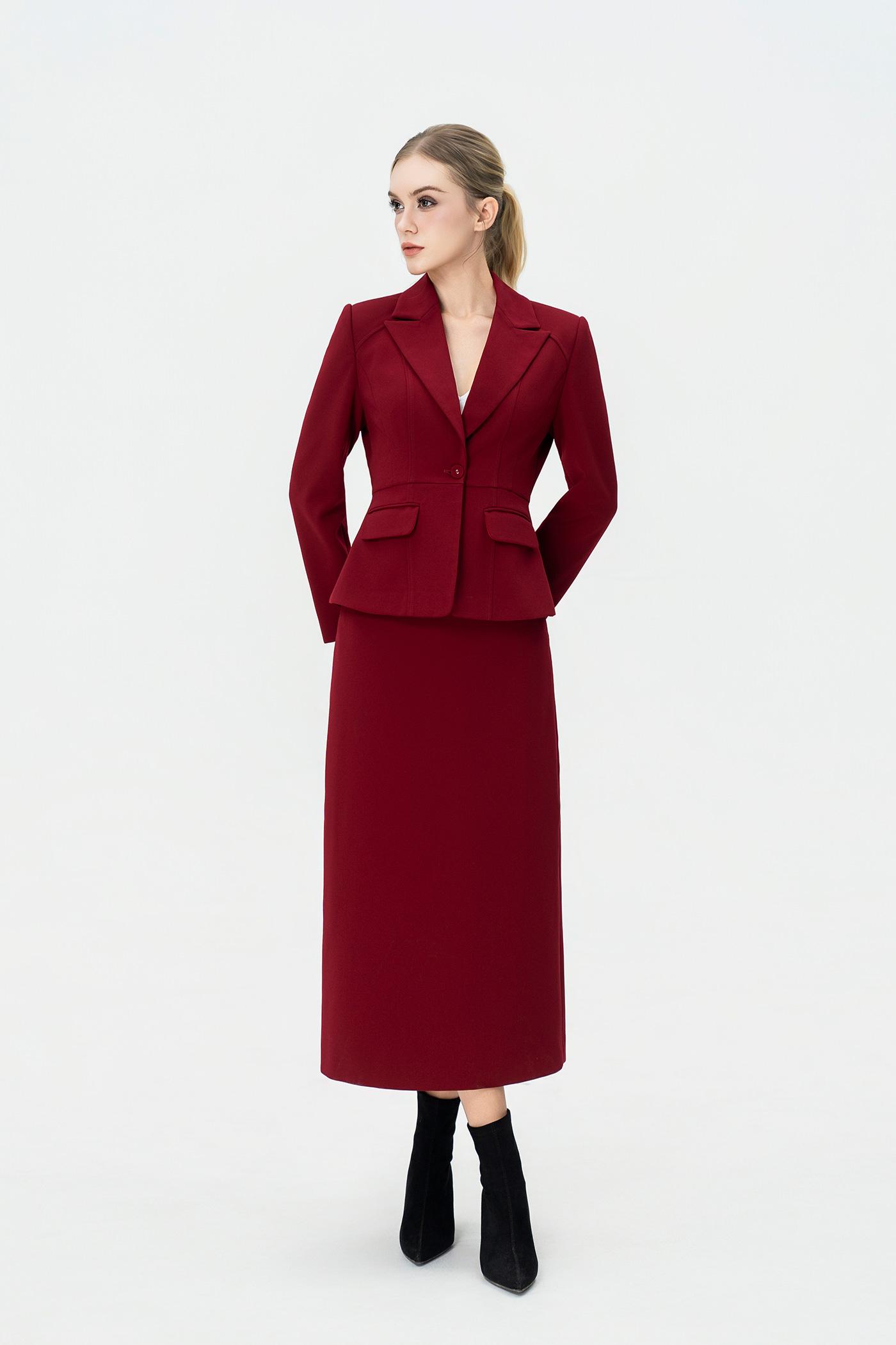 Bộ Blazer Ôm Eo & Chân Váy Dài – Đỏ