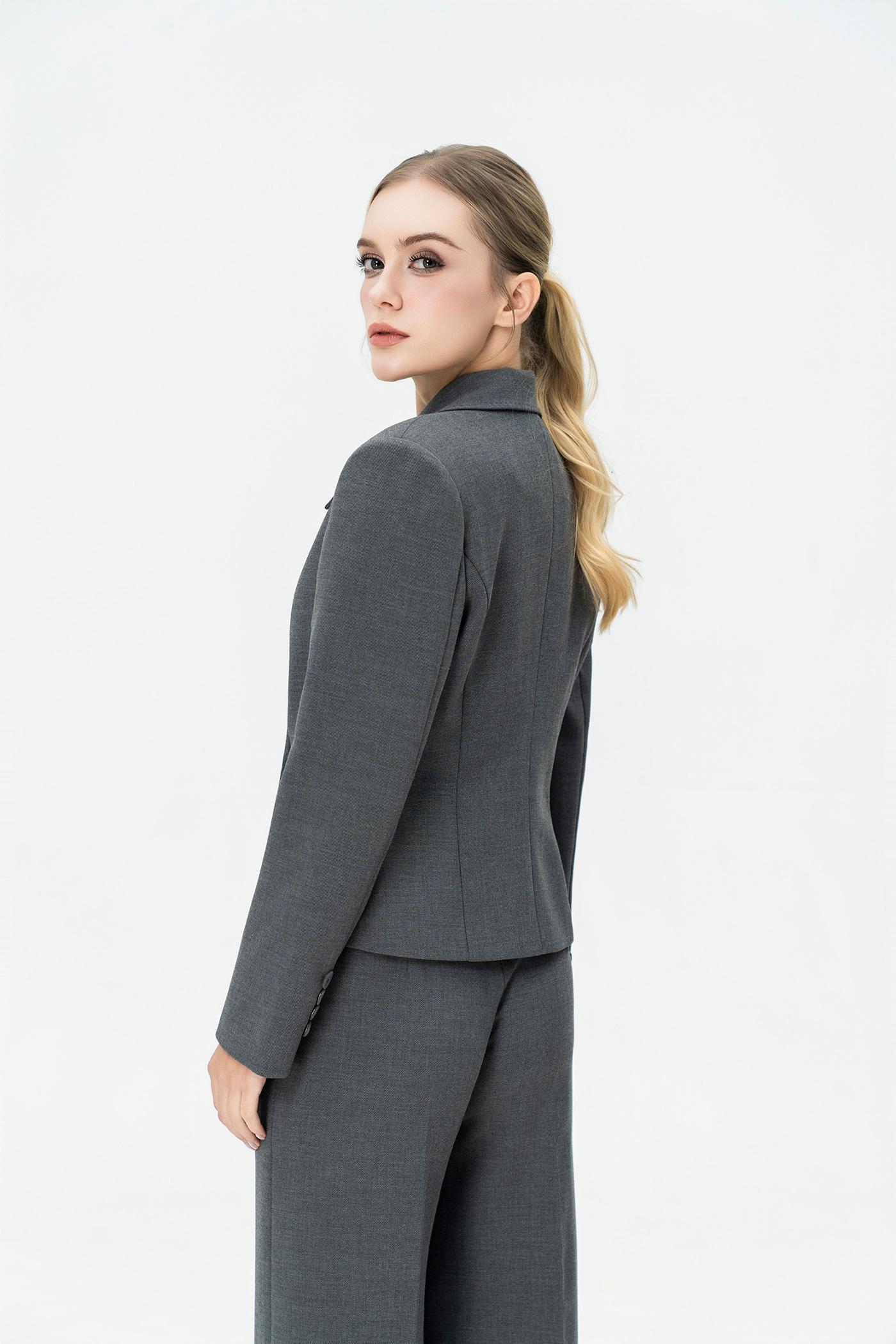 Bộ Blazer Dáng Ôm & Quần Ống Suông – Xám