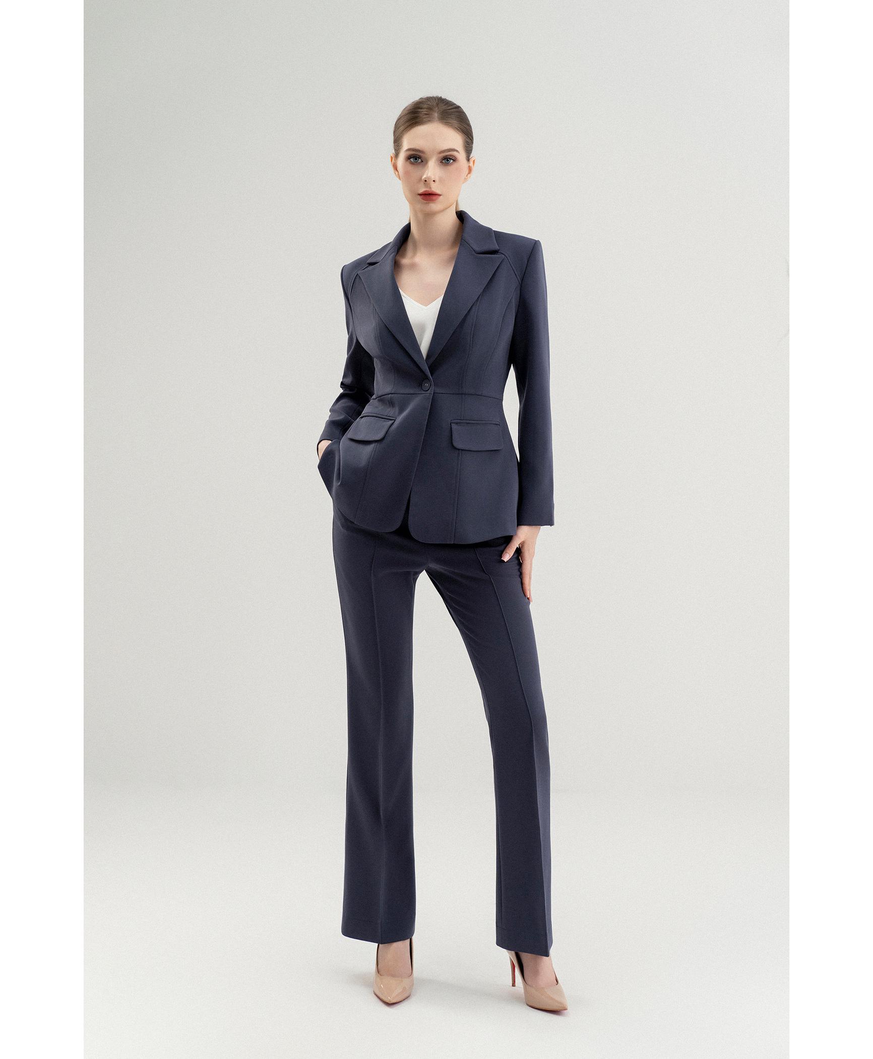 Bộ Suit Nữ Blazer Dáng Ôm & Quần Ống Loe – Xám Khói