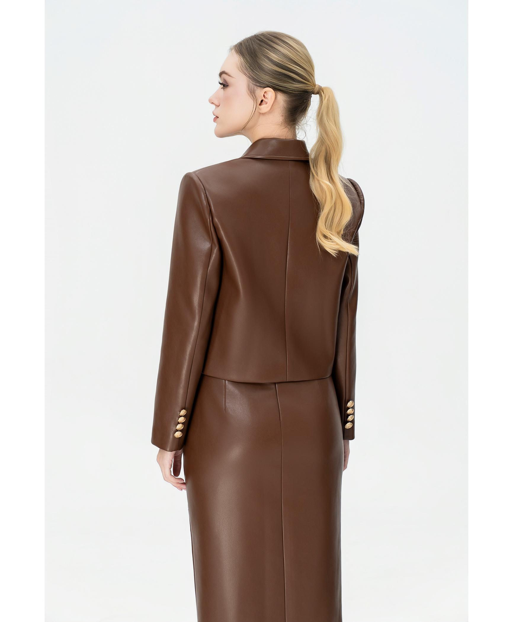 Bộ suit nữ chân váy nâu da PU blazer hai hàng khuy