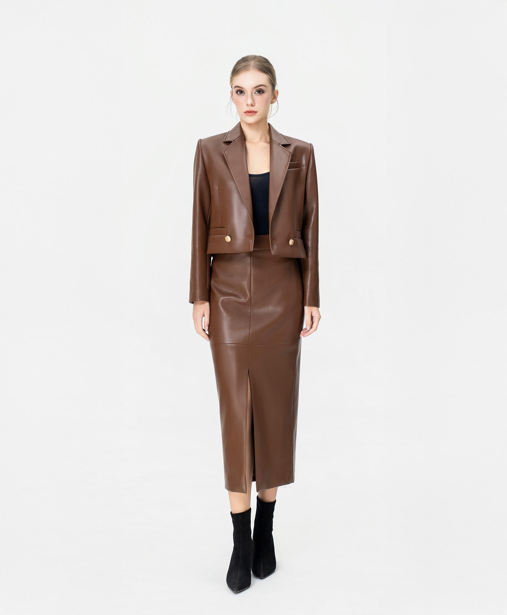 Bộ suit nữ chân váy nâu da PU blazer hai hàng khuy